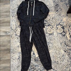 Kirkland 2piece Stylish Black Women's athletic outfit sz m
